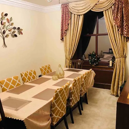 Beautiful 4-Bed Villa In Глазго Экстерьер фото
