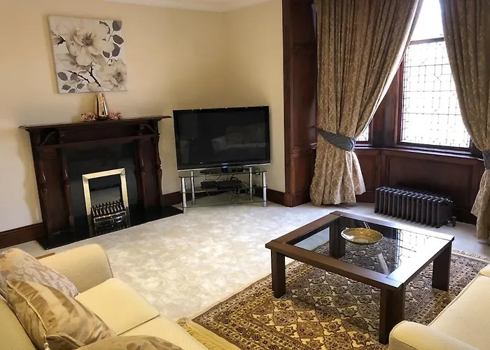Beautiful 4-Bed Villa In Glasgow