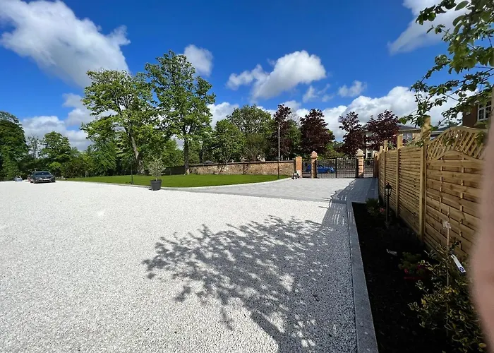 Beautiful 4-Bed Villa In Glasgow