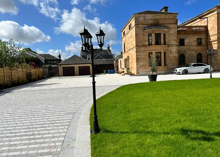 Beautiful 4-Bed Villa In Glasgow
